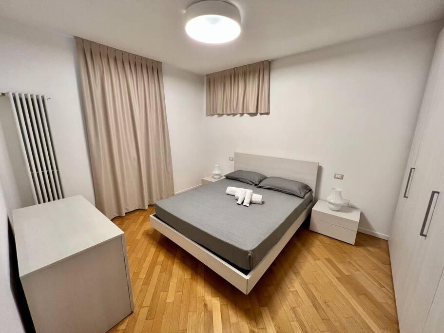 Beija Flor-Trilocale Piazza Garibaldi N18 Apartment Desenzano del Garda Bagian luar foto