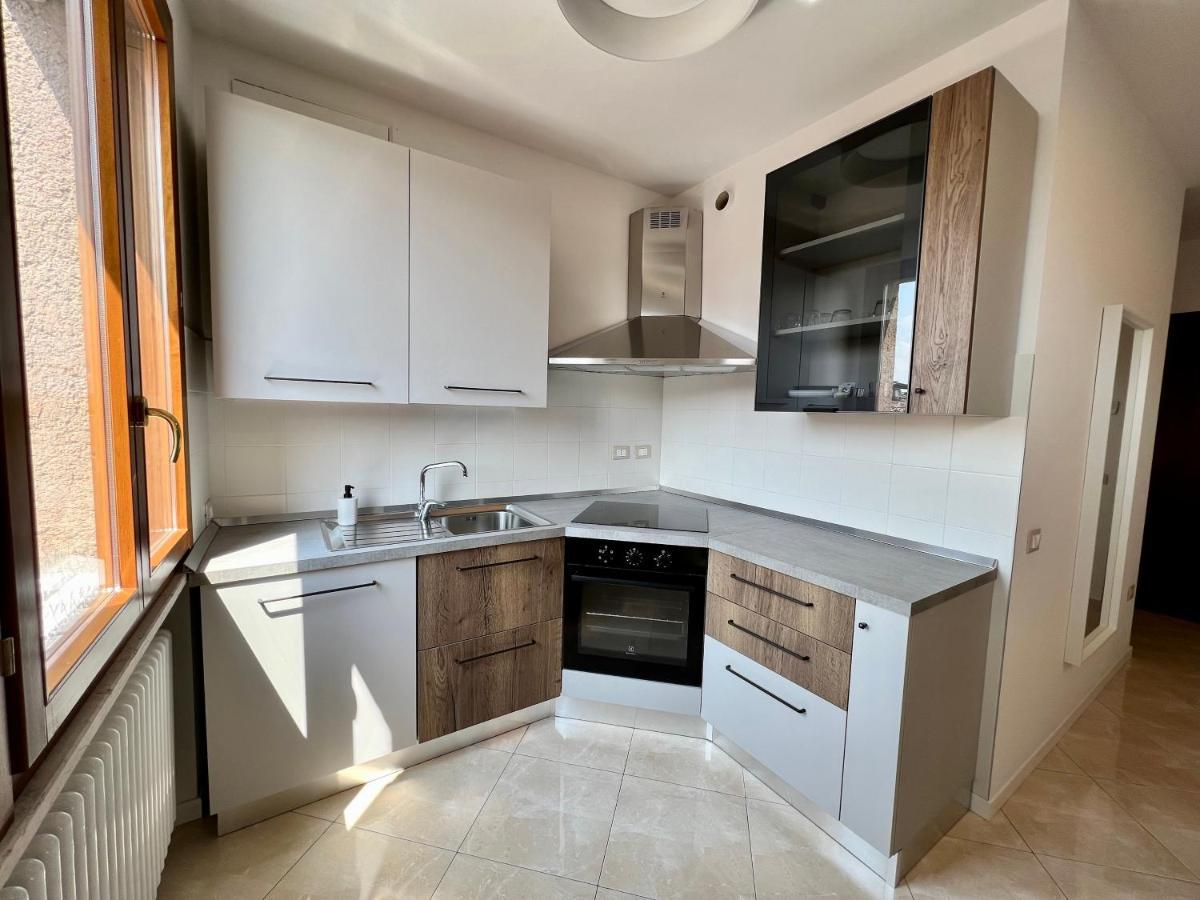 Beija Flor-Trilocale Piazza Garibaldi N18 Apartment Desenzano del Garda Bagian luar foto