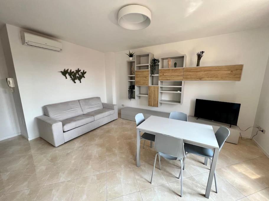 Beija Flor-Trilocale Piazza Garibaldi N18 Apartment Desenzano del Garda Bagian luar foto